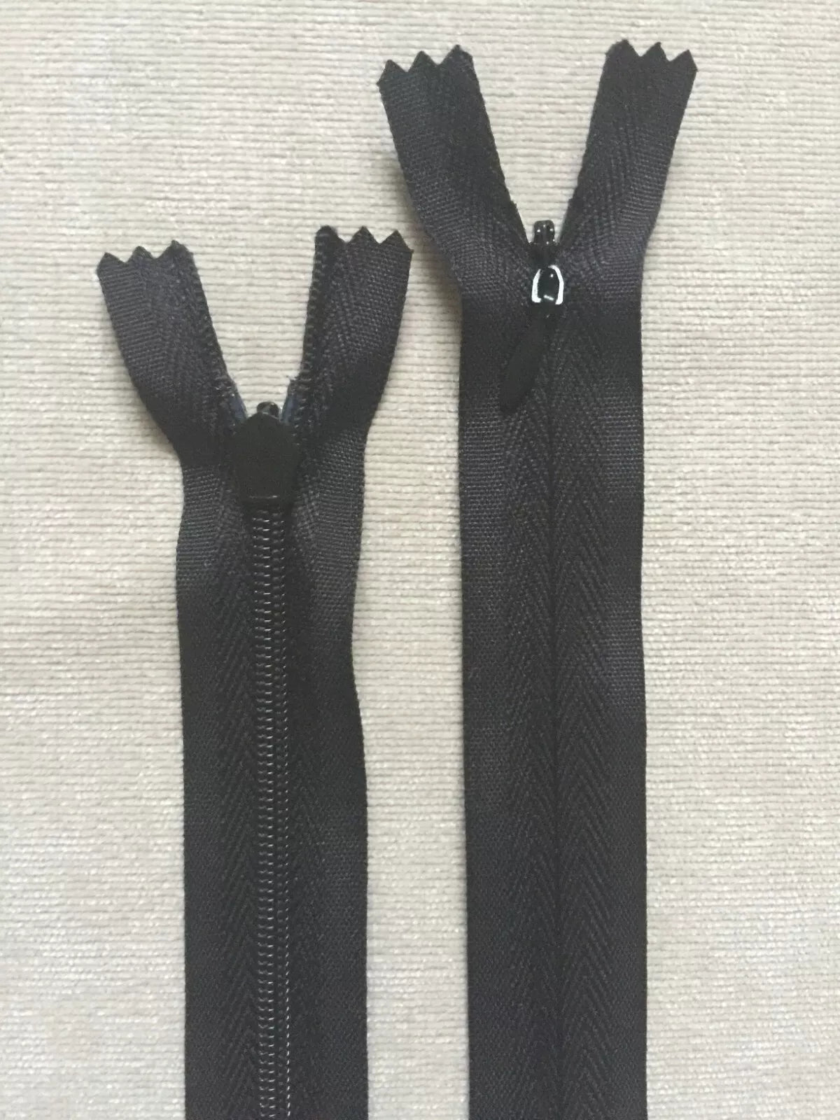 Invisible zip (3mm)-Auto lock, Woven, Close end, Tear Drop slider,