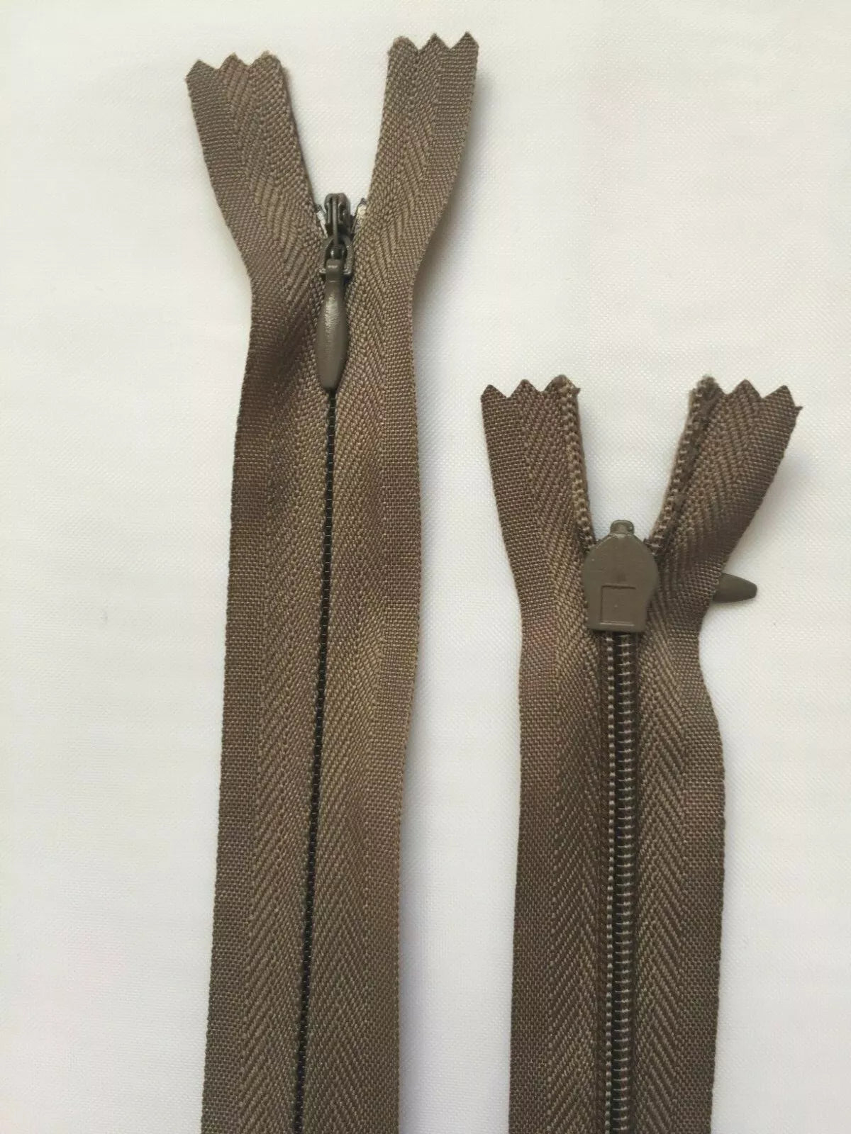 Invisible zip (3mm)-Auto lock, Woven, Close end, Tear Drop slider,
