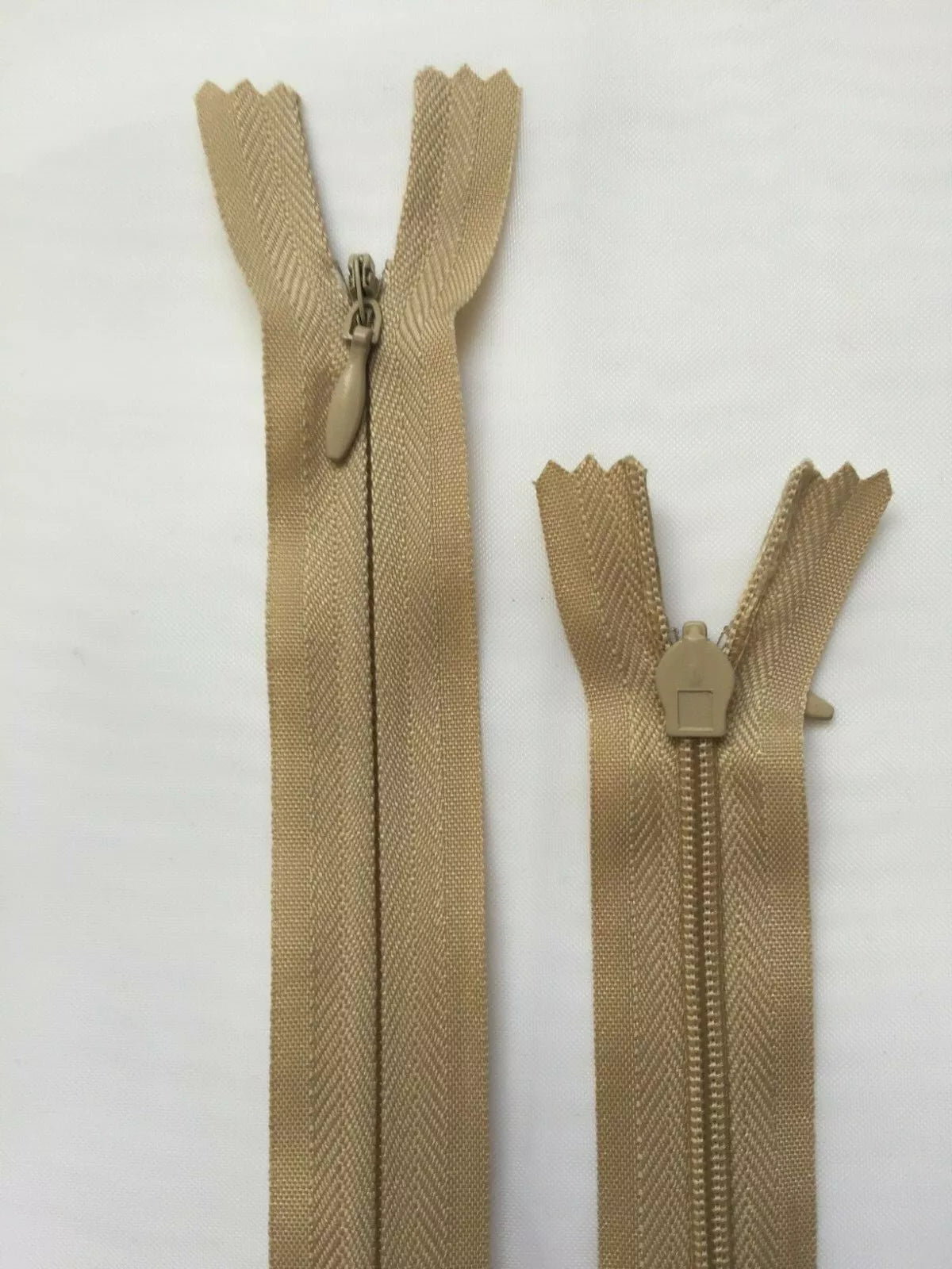 Invisible zip (3mm)-Auto lock, Woven, Close end, Tear Drop slider,