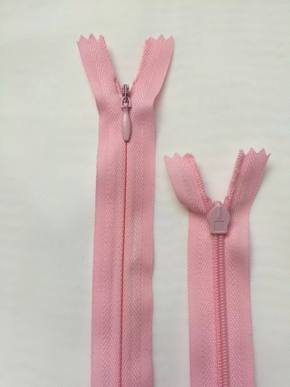 Invisible zip (3mm)-Auto lock, Woven, Close end, Tear Drop slider,