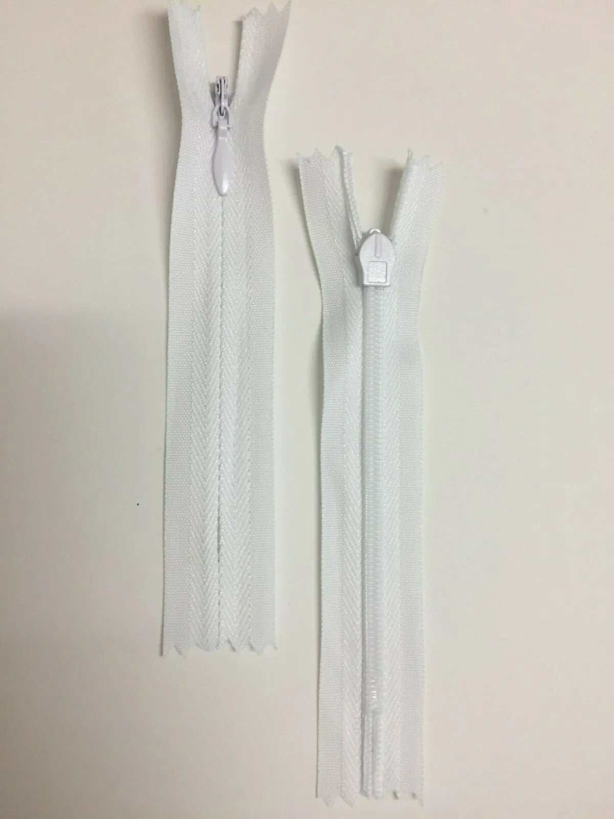 Invisible zip (3mm)-Auto lock, Woven, Close end, Tear Drop slider,