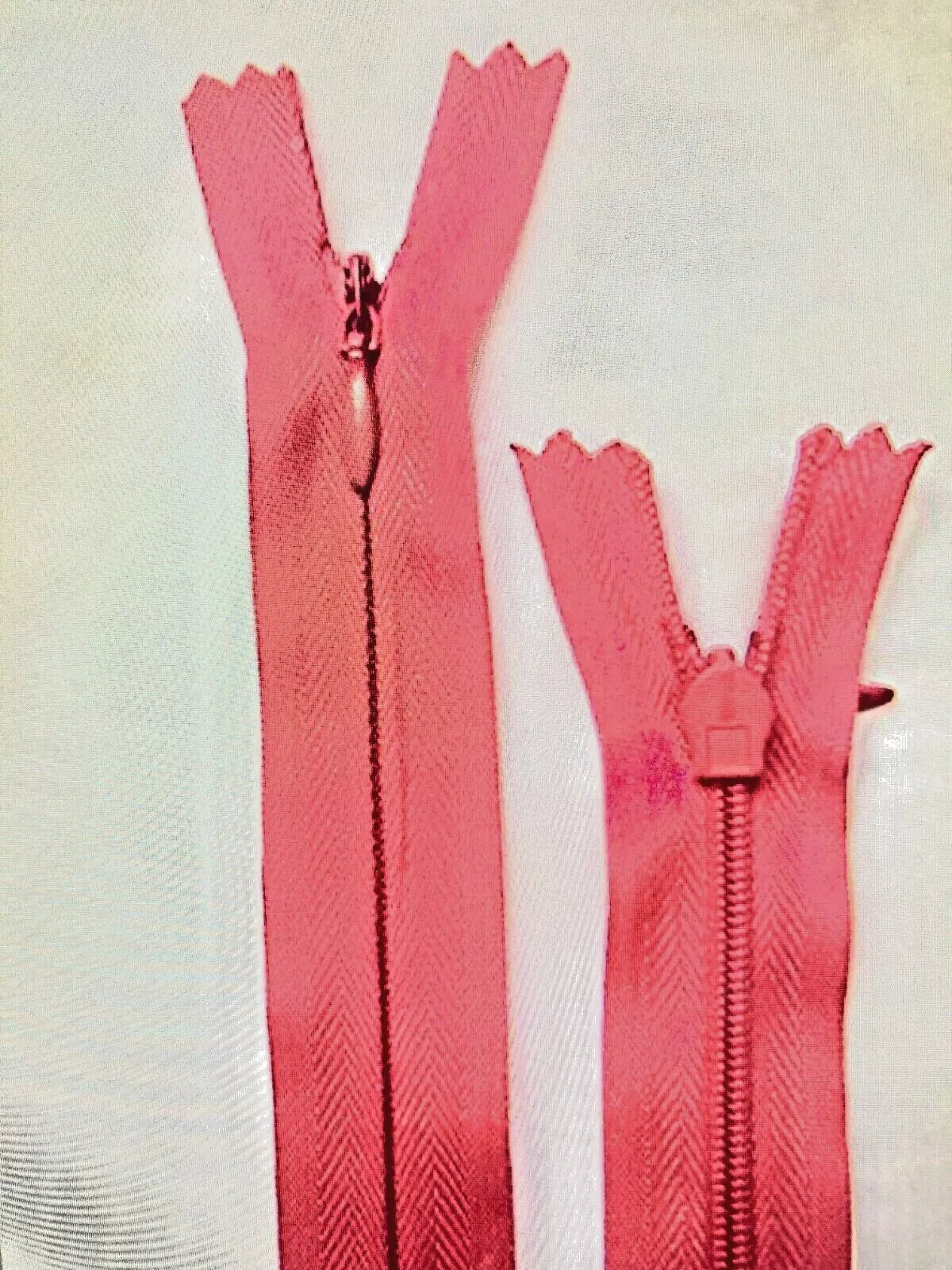 Invisible zip (3mm)-Auto lock, Woven, Close end, Tear Drop slider,